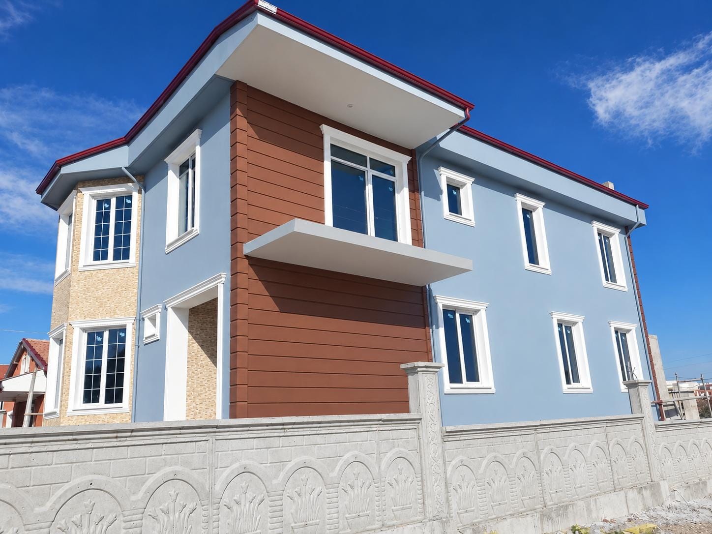 Tamamlanmış mantolama ve dış cephe kaplaması